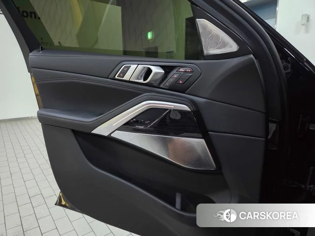 BMW X6 (G06) 2026 Черный из Кореи, фото 6