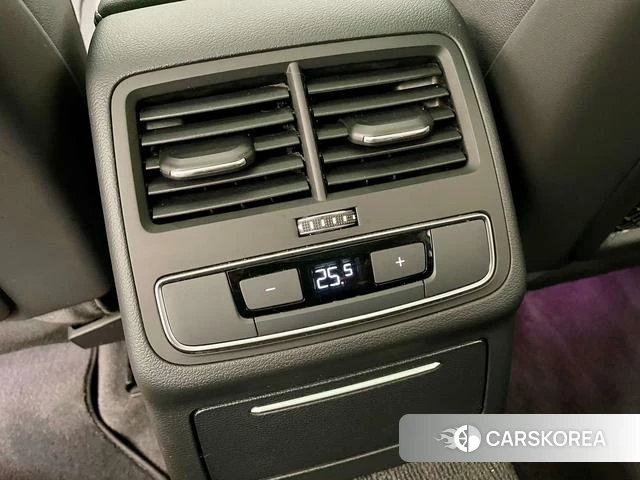 Audi A4L 2022 Темно-серый из Китая, фото 6