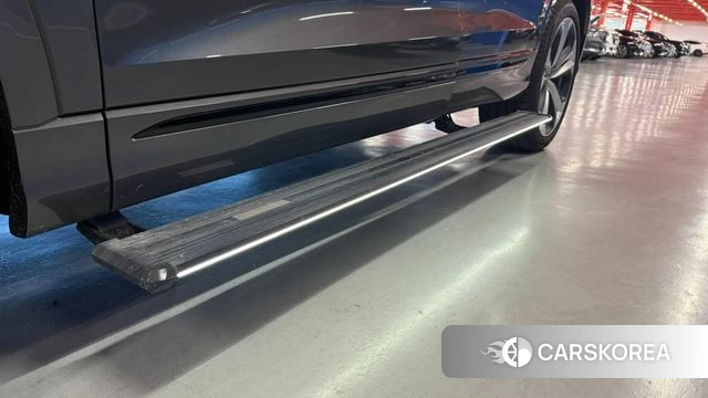 Audi Q8 (4M) 2025 Черный из Кореи, фото 6