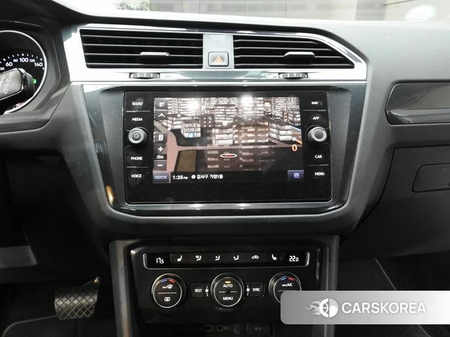 Volkswagen Tiguan second Generation 2020 Серебристо-серый из Кореи, фото 6