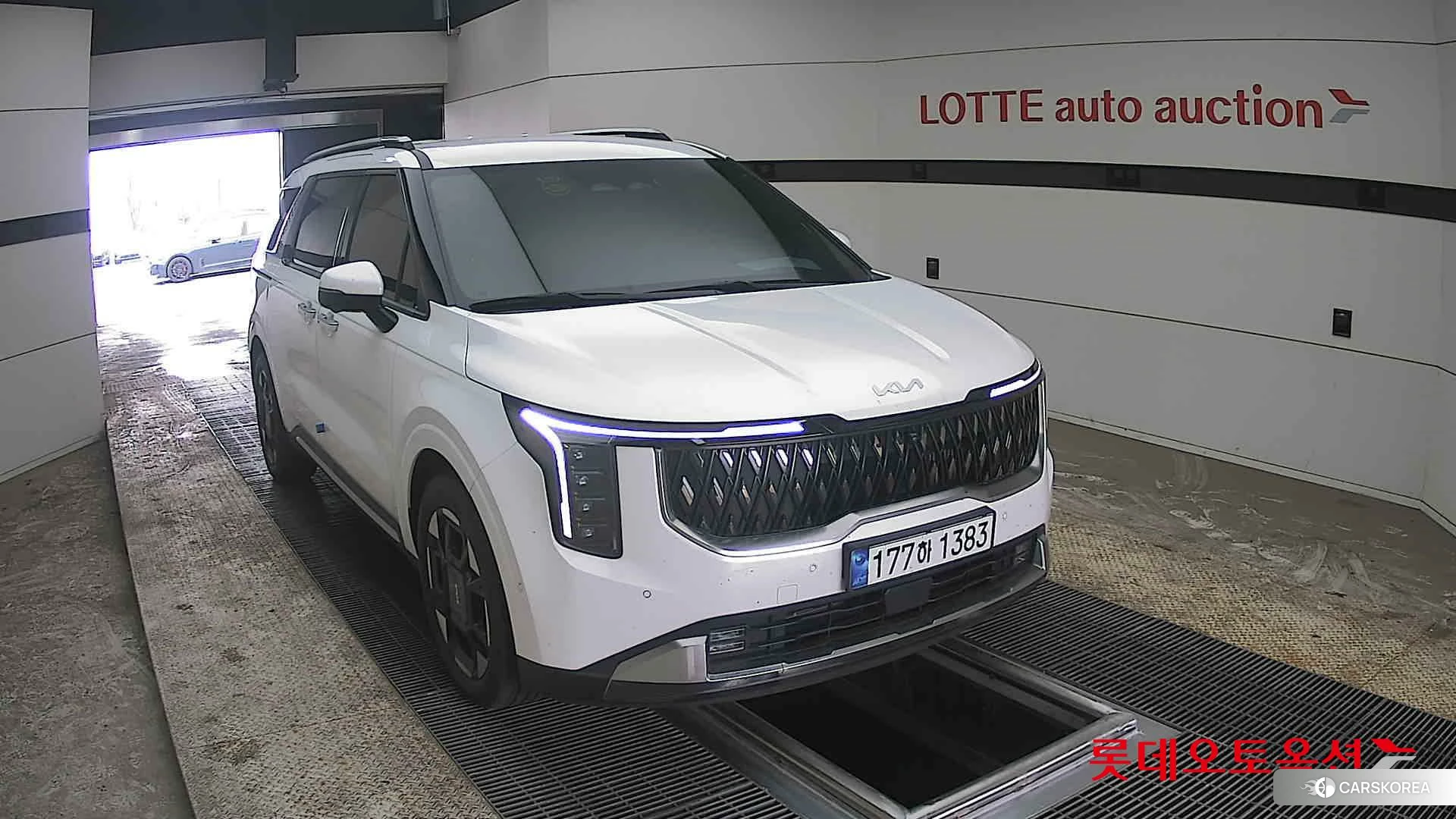 Kia Carnival Hybrid 2024 Белый из Кореи, фото 6