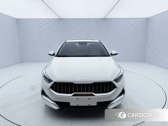Kia K3 2023 Белый из Китая, фото 6