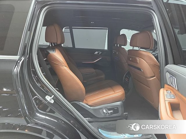 BMW X7 (G07) 2025 Черный из Кореи, фото 6
