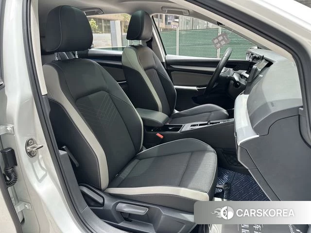 Volkswagen Golf 2023 Белый из Китая, фото 6