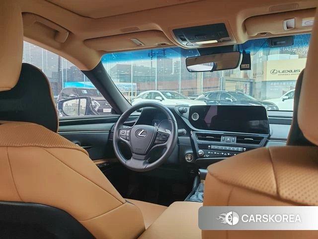Lexus ES 2023 Серебристо-серый из Китая, фото 6