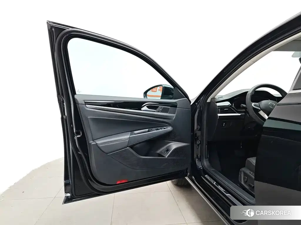 Volkswagen Passat 2025 Черный из Китая, фото 6
