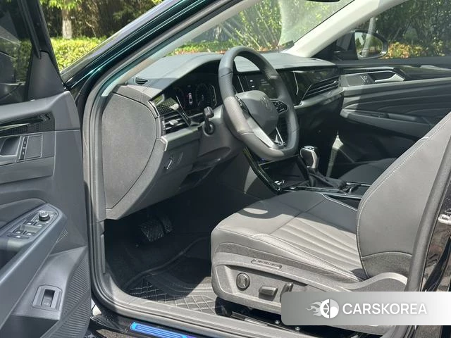 Volkswagen Passat 2024 Черный из Китая, фото 6