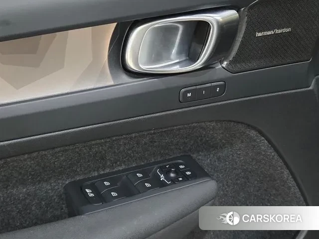 Volvo XC40 Richards 2024 Белый из Кореи, фото 6