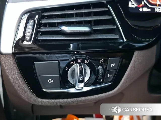 BMW 5 Series (G30) 2021 Белый из Кореи, фото 6