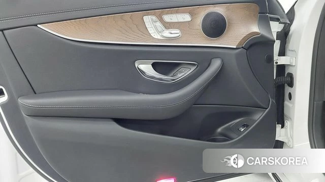 Mercedes-Benz E-Class W213 2022 Белый из Кореи, фото 6