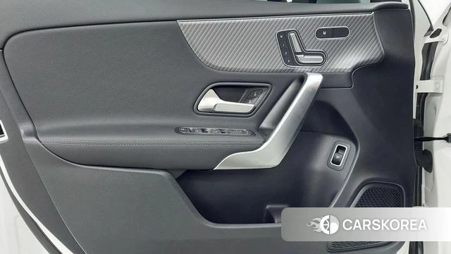 Mercedes-Benz A-Class W177 2024 Белый из Кореи, фото 6