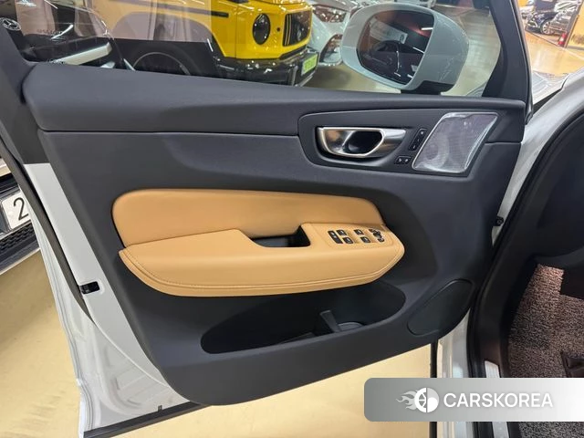 Volvo XC60 second Generation 2024 Белый из Кореи, фото 6