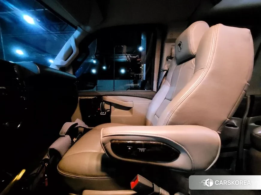 Chevrolet Express Van 2018 Черный из Кореи, фото 6