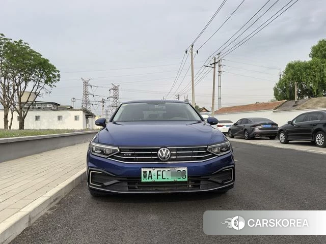 Volkswagen Magotan PHEV 2021 Синий из Китая, фото 6