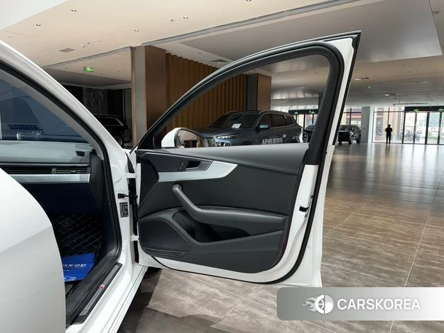 Audi A4L 2023 Белый из Китая, фото 6