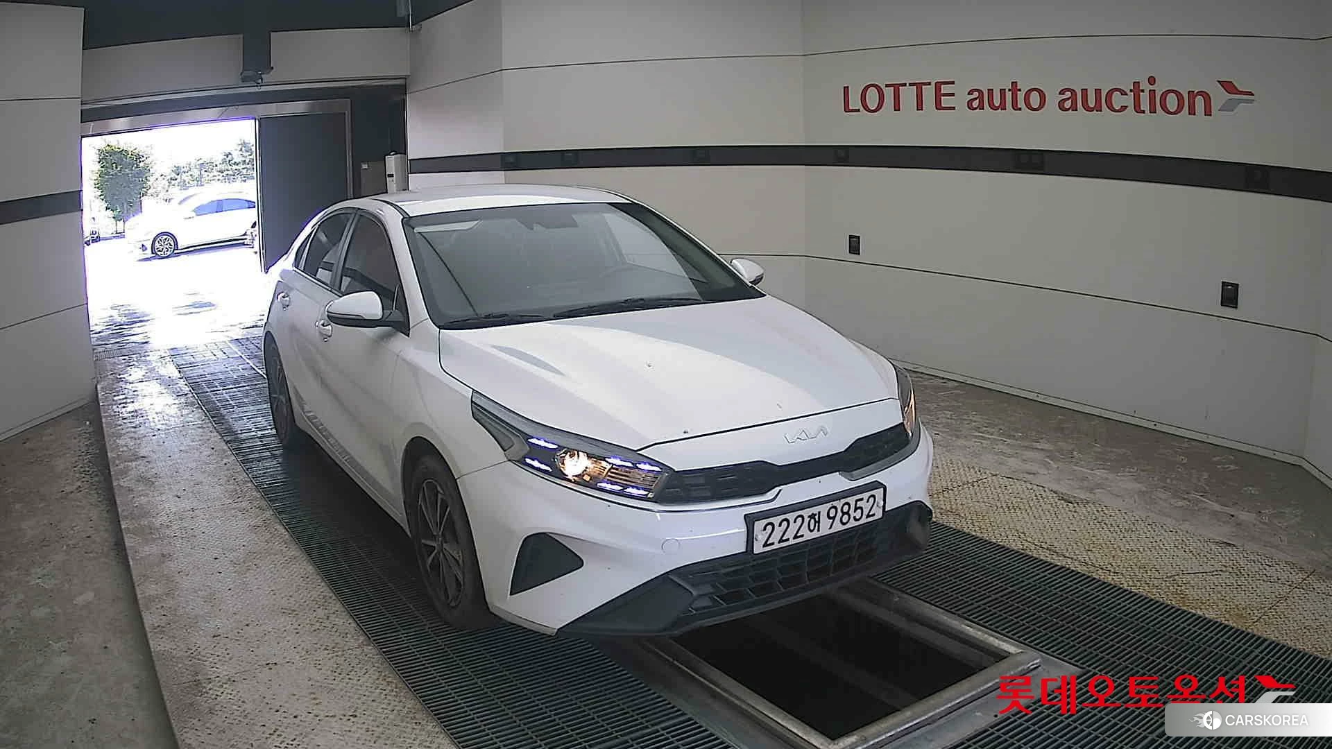 Kia K3 2022 Snow White Pearl из Кореи, фото 6