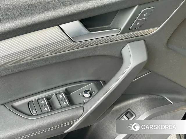 Audi Q5L 2021 Черный из Китая, фото 6