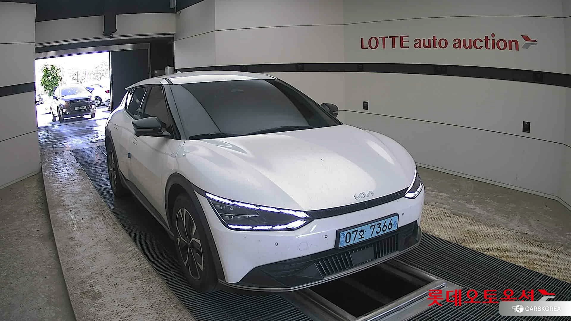 Kia EV6 2022 Snow White Pearl из Кореи, фото 6