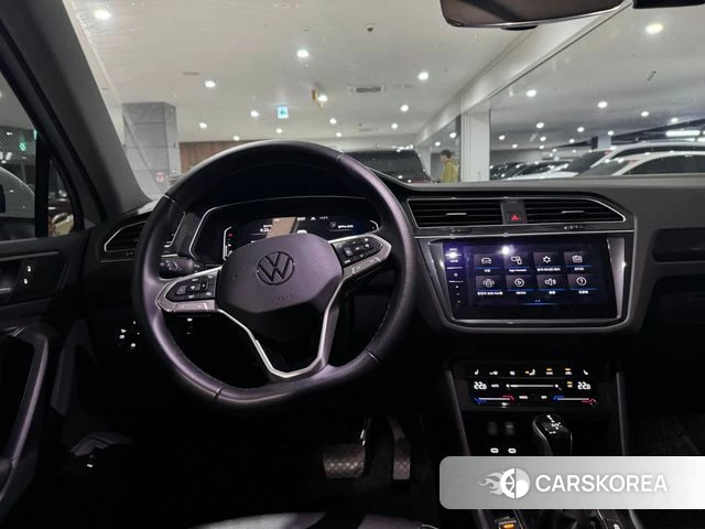 Volkswagen Tiguan second Generation 2023 Белый из Кореи, фото 6