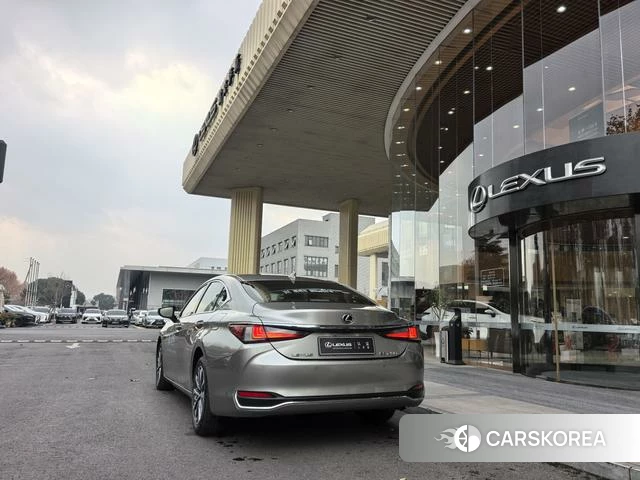 Lexus ES 2024 Серебристо-серый из Китая, фото 6