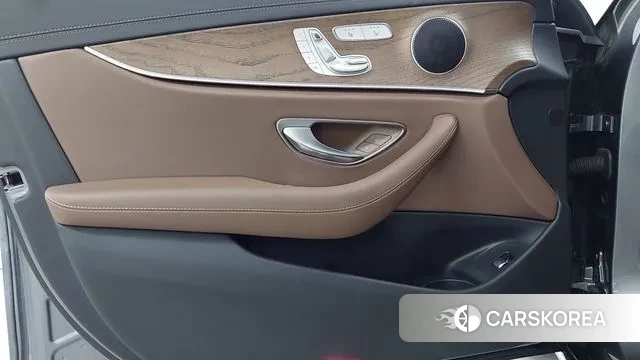 Mercedes-Benz E-Class W213 2021 Серый из Кореи, фото 6