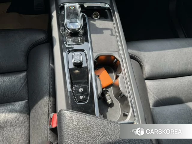 Volvo XC60 2022 Темно-серый из Китая, фото 6