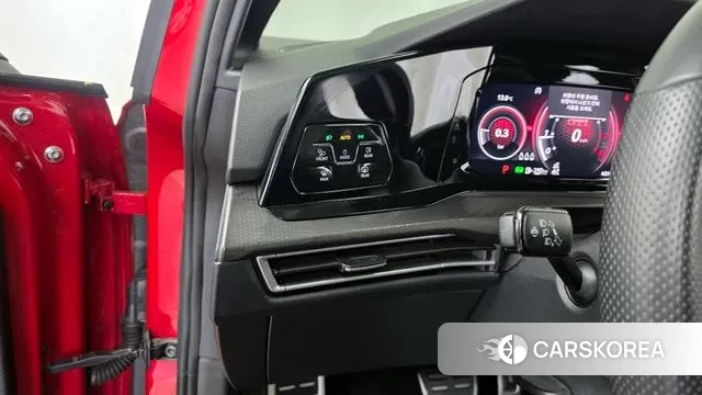 Volkswagen Golf 8th Generation 2022 Красный из Кореи, фото 6