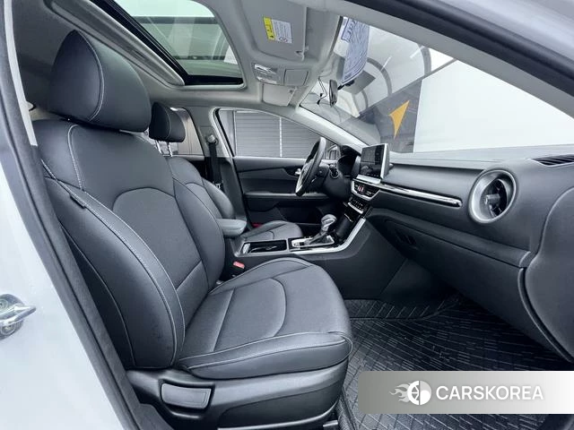 Kia K3 2022 Белый из Китая, фото 6