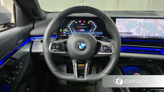 BMW 5 Series (G60) 2025 Цвет галактики из Кореи, фото 6