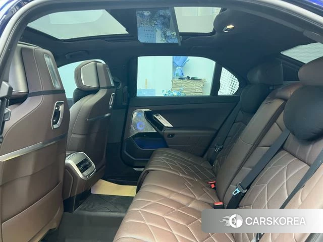 BMW 7 series 2023 Черный из Китая, фото 6