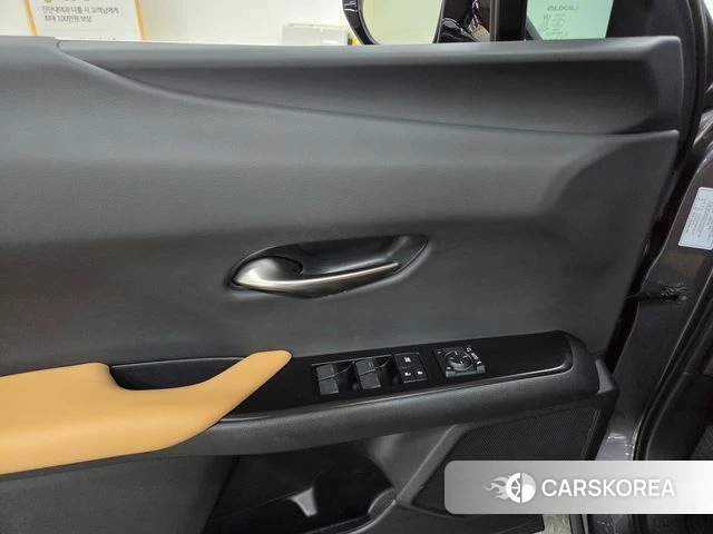 Lexus UX250h 2023 Серый из Кореи, фото 6