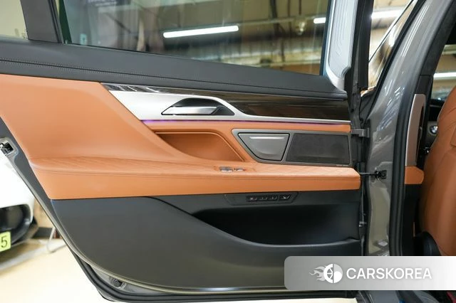 BMW 7 Series (G11) 2021 Небесно-голубой из Кореи, фото 6