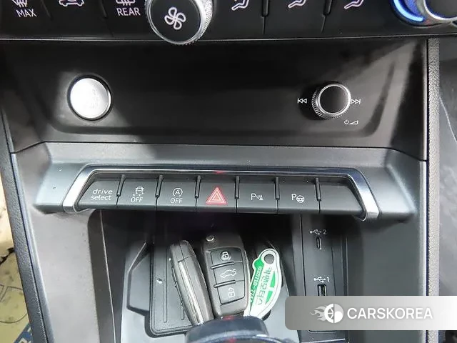 Audi Q3 (F3) 2020 Белый из Кореи, фото 6