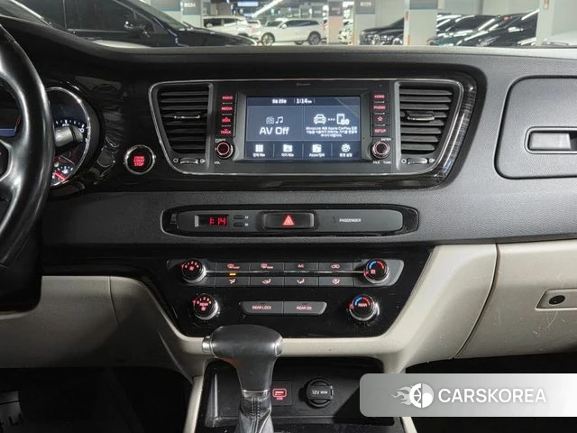 Kia The New Carnival 2018 Серебряный из Кореи, фото 6