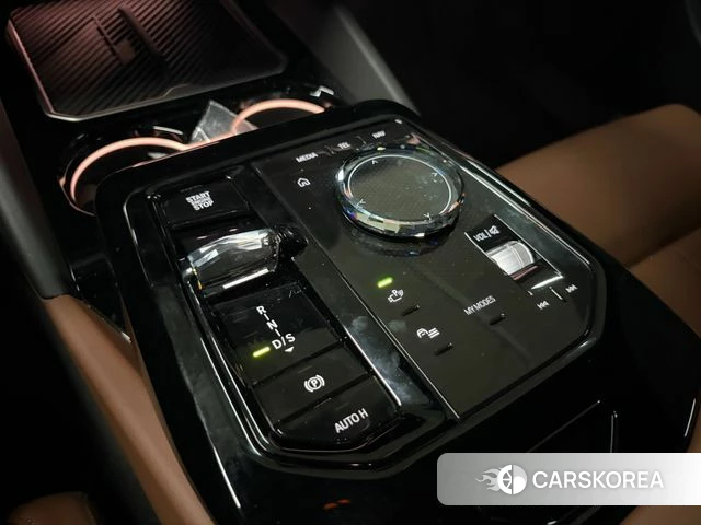 BMW 5 Series (G60) 2025 Белый из Кореи, фото 6