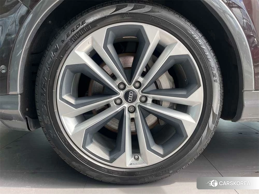 Audi Q7 2020 Черный из Китая, фото 6