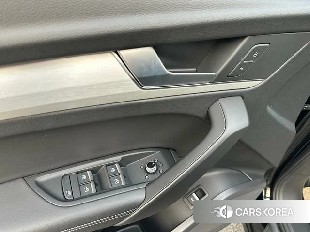Audi Q5L 2021 Черный из Китая, фото 6