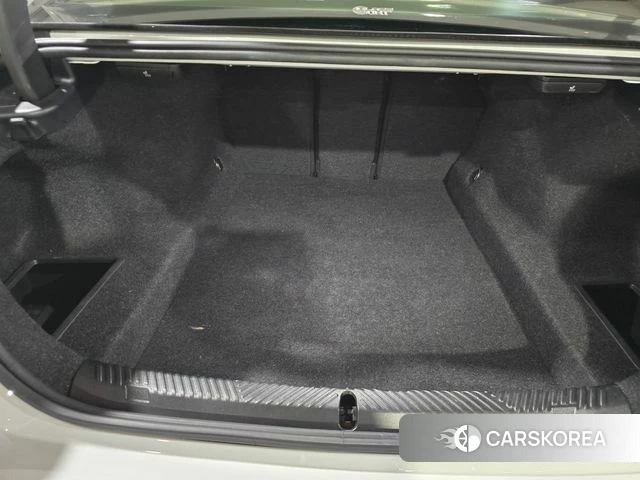 BMW 5 Series (G60) 2023 Белый из Кореи, фото 6