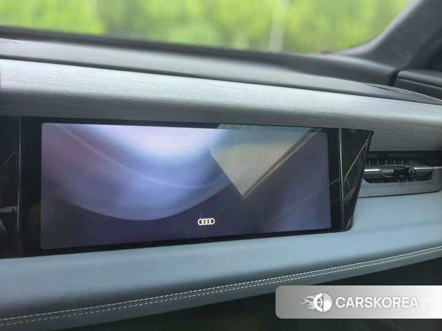 Audi Q6L e-tron 2025 Серебристо-серый из Китая, фото 6