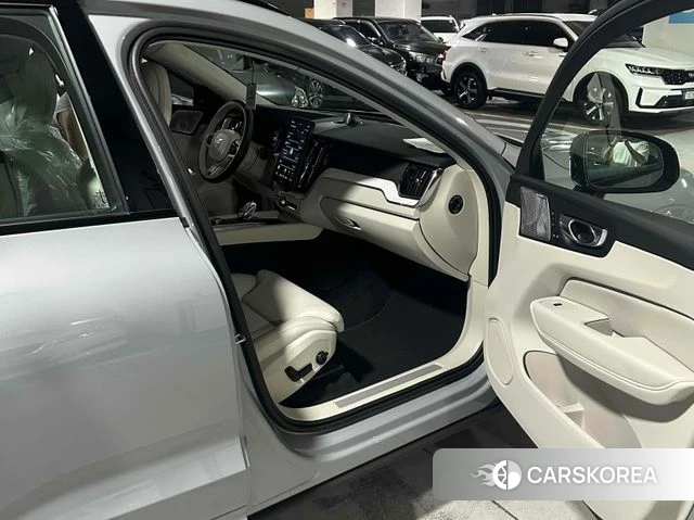 Volvo XC60 second Generation 2026 Серебристо-серый из Кореи, фото 6