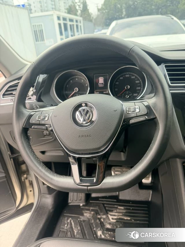 Volkswagen Tiguan L 2019 Серебристо-серый из Китая, фото 6