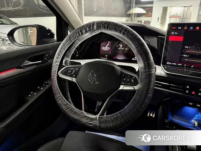 Volkswagen Golf 8th Generation 2025 Черный из Кореи, фото 6