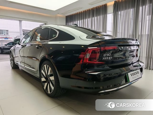 Volvo S90 PHEV 2024 Черный из Китая, фото 6