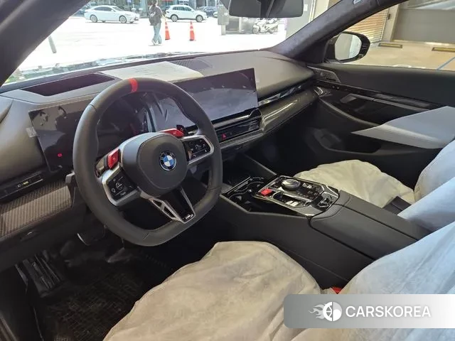 BMW M5 (G90) 2025 Черный из Кореи, фото 6