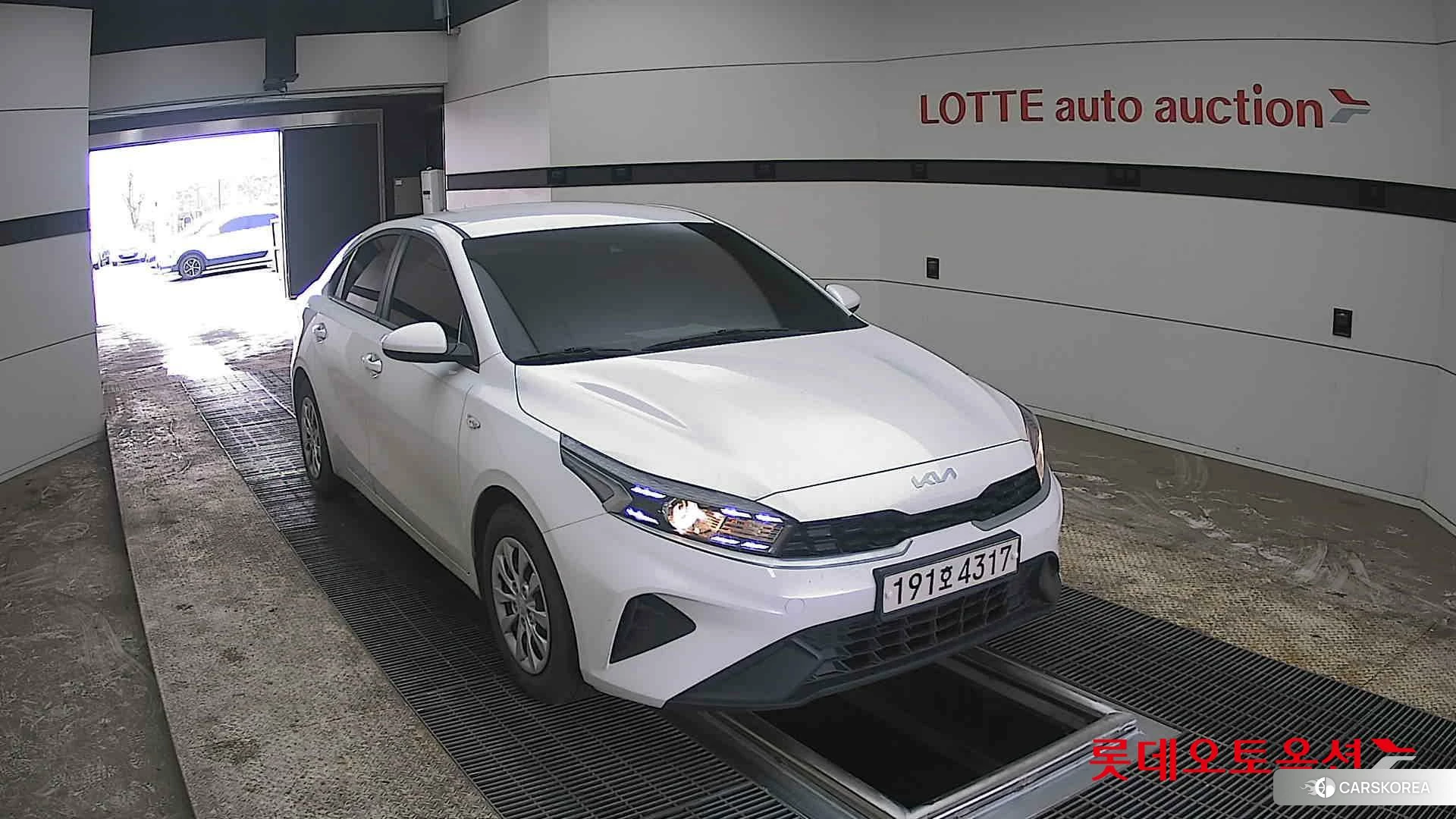 Kia K3 2022 Snow White Pearl из Кореи, фото 6