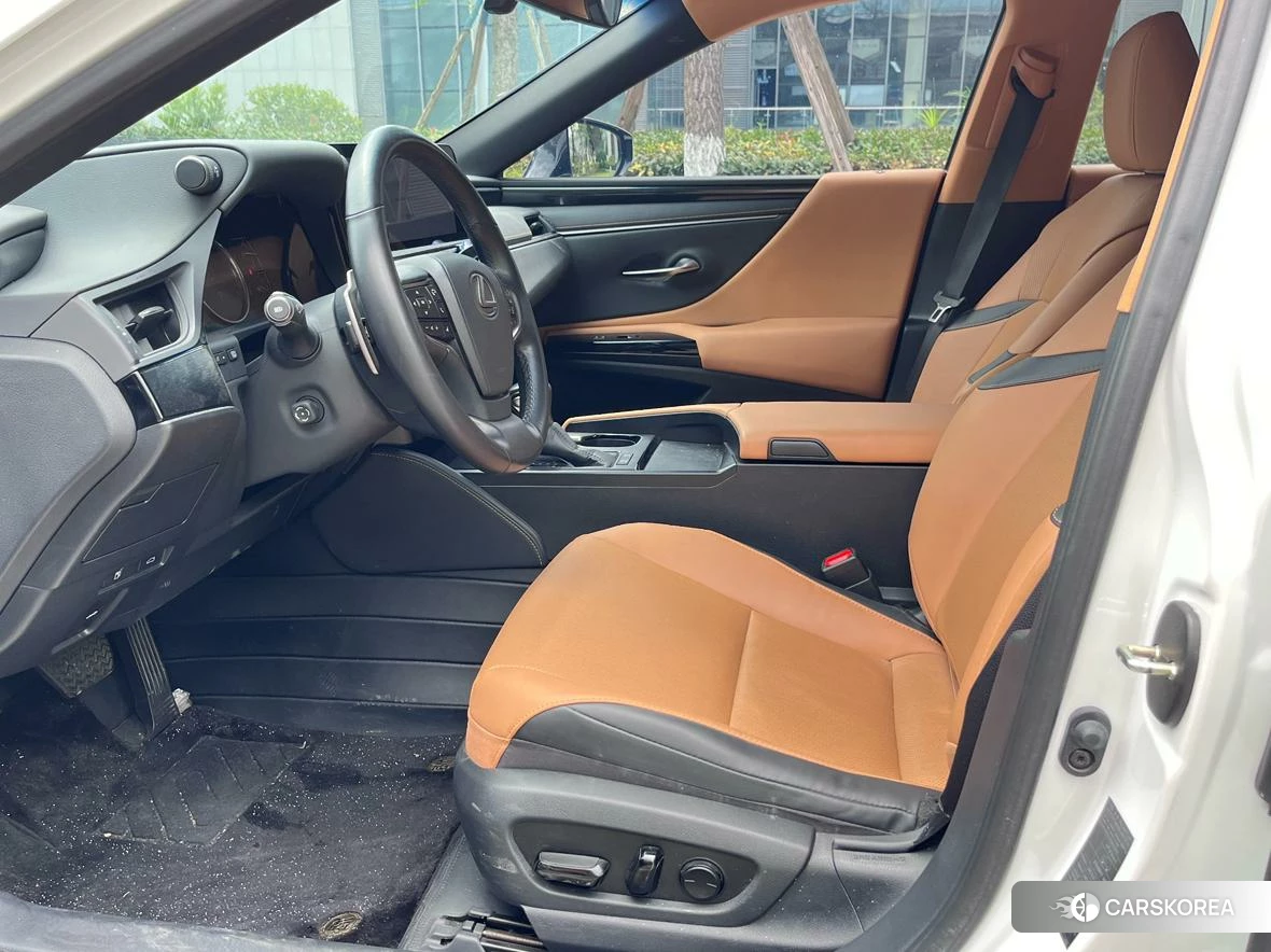 Lexus ES 2023 Белый из Китая, фото 6