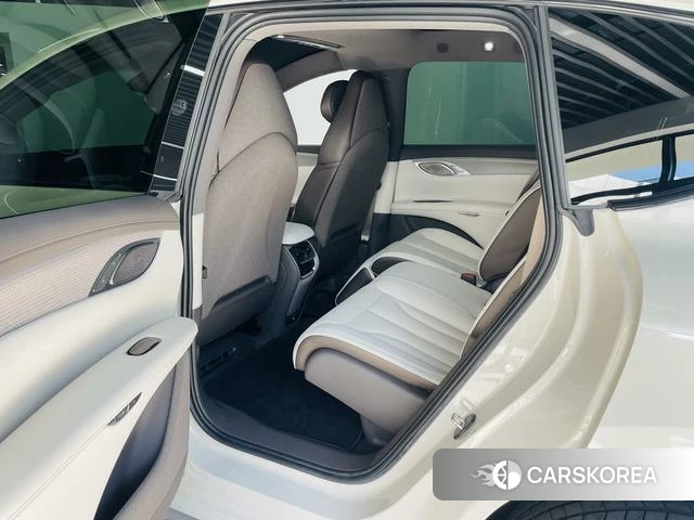 Zhiji Automobile Zhiji LS7 2023 Шампань из Китая, фото 6