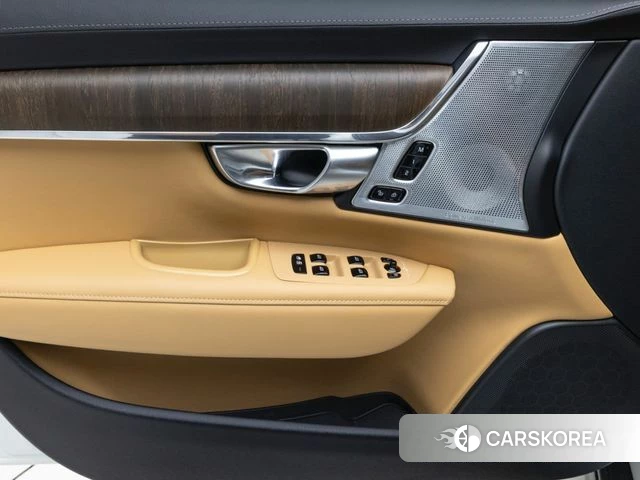 Volvo V90 Cross-Country 2023 Белый из Кореи, фото 6