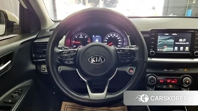 Kia Stonic 2018 Белый двухцветный из Кореи, фото 6