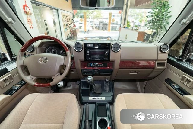 Toyota Land Cruiser 70 Series 2024 Темно-серый из Китая, фото 6